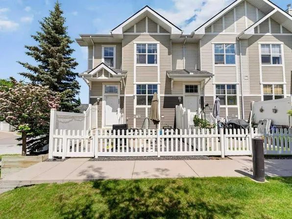 3031 S New Brighton Gdns SE, Calgary, AB T2Z 0A4