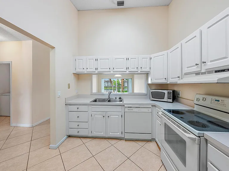 216 Cypress Point Dr — Photo 6