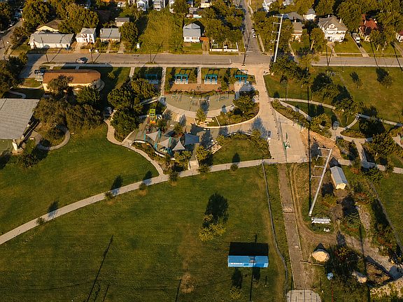4th image of 811 N HACKBERRY ST LOT 15