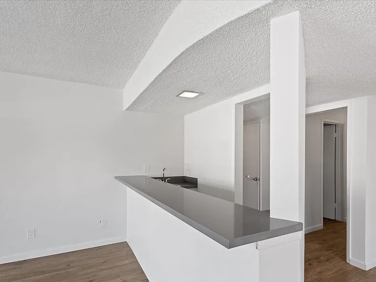 1621 Veteran Ave — Photo 11