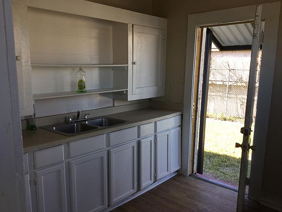 4th image of 1308 Hughes St #1