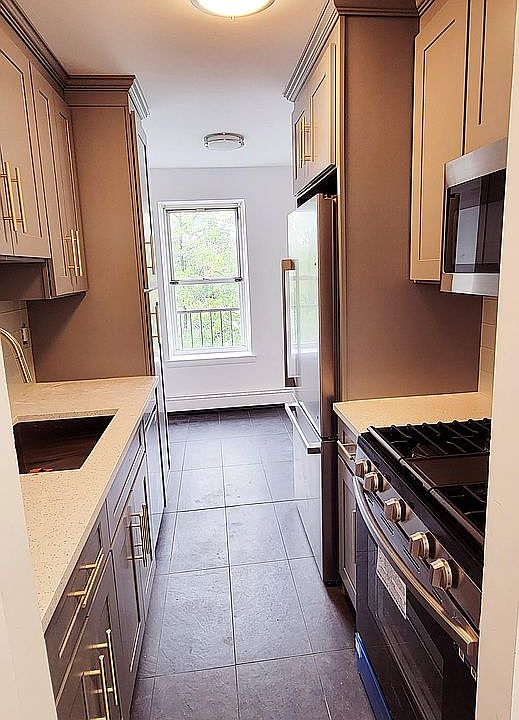 1st image of 108 Parkinson Ave #2C