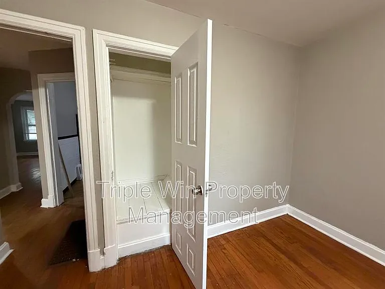 2527 Switzer Ave — Photo 16