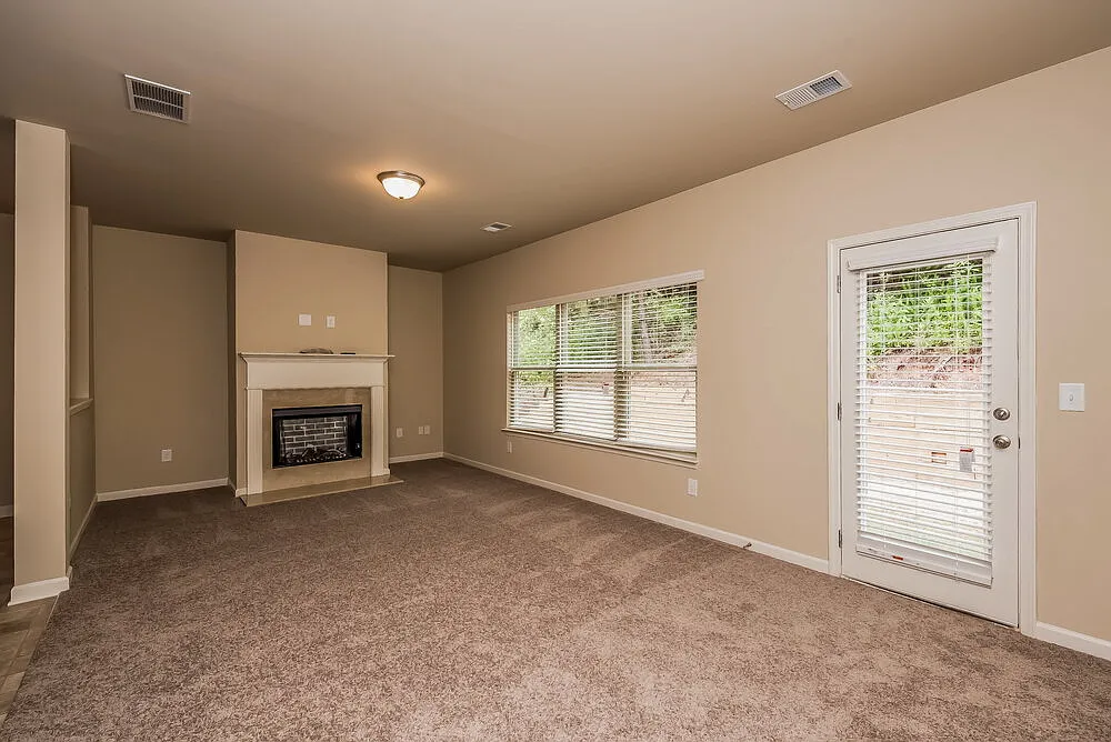3 bed, 2.0 bath, 1851 sqft, $1,910 — Photo 2