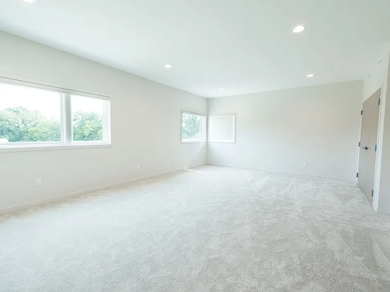 301 W Short St — Photo 17