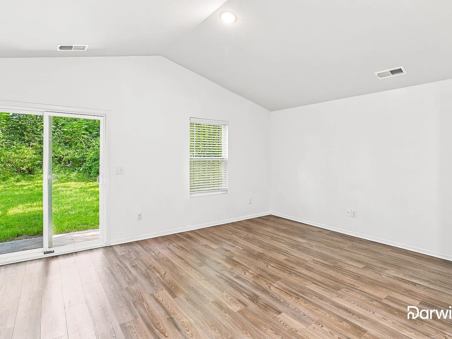 4 bed, 2.0 bath, 1401 sqft, $1,755 — Photo 4