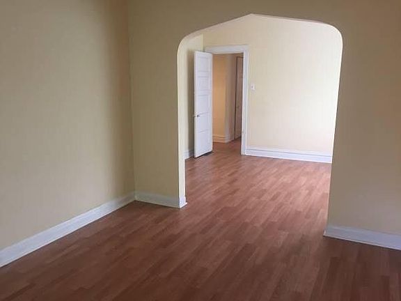 2nd image of 823 N Maplewood Ave #1