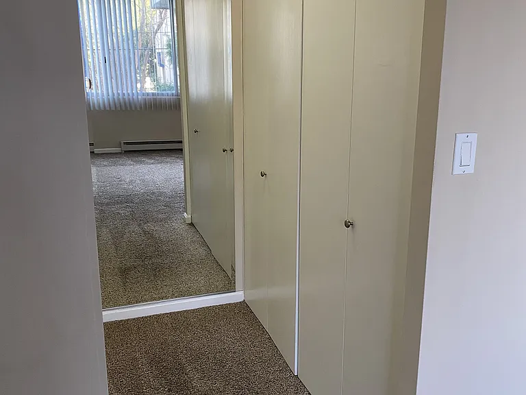 Burlingame Towers — Photo 20