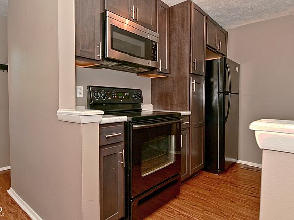 5th image of 9503 Bent Brook Dr
