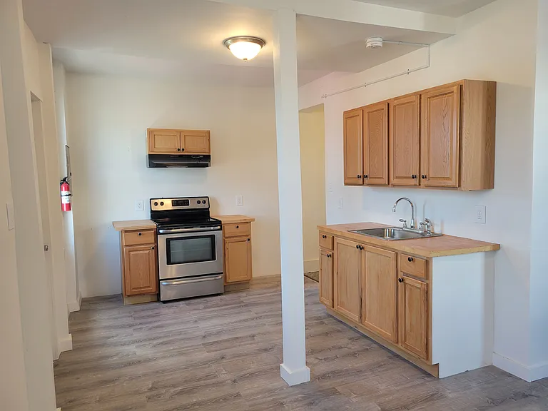 957 Chestnut St #B — Photo 3
