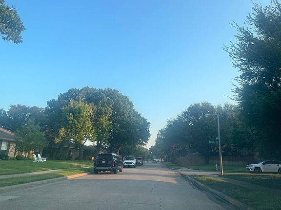 4th image of 2705 Las Palmas Ln