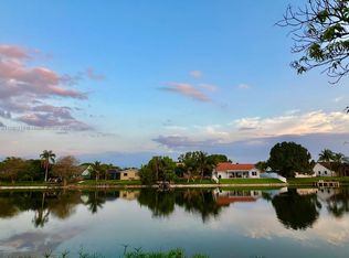 8410 NW 7th St, Pembroke Pines, FL 33024