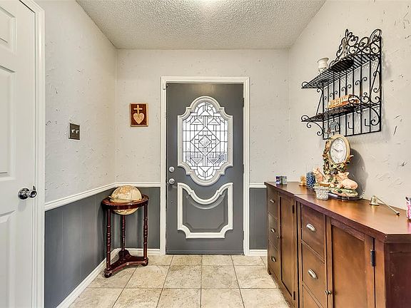 5th image of 203 Tanglewood Dr