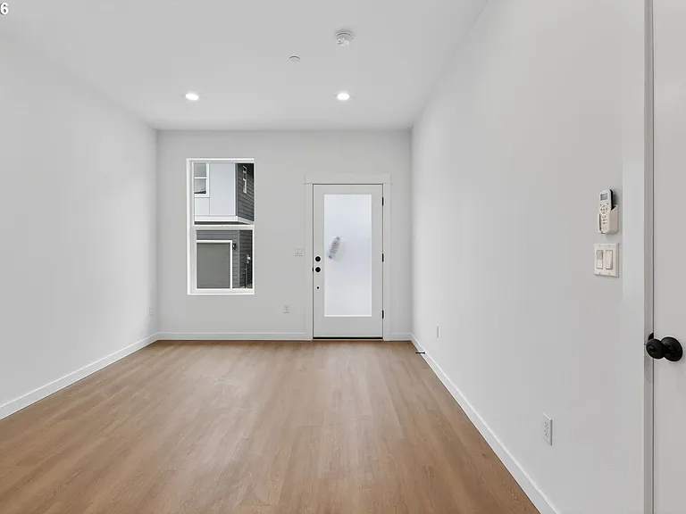 4063 SW McKinley St — Photo 10