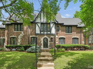 7407 York Dr, Saint Louis, MO 63105