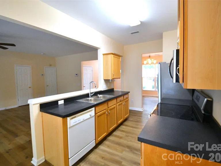 6820 Beverly Springs Dr — Photo 11