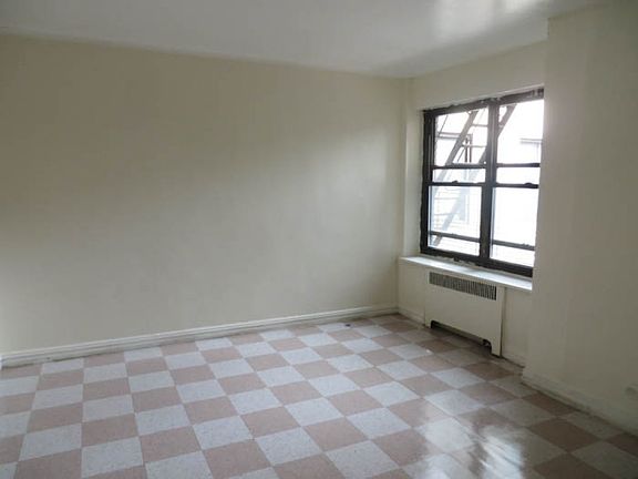 4th image of 1011 Carroll Pl APT 2E