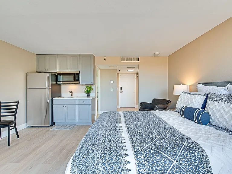 The Meridian at Laguna Hills - 55+ Active Adult Apartments — Photo 15