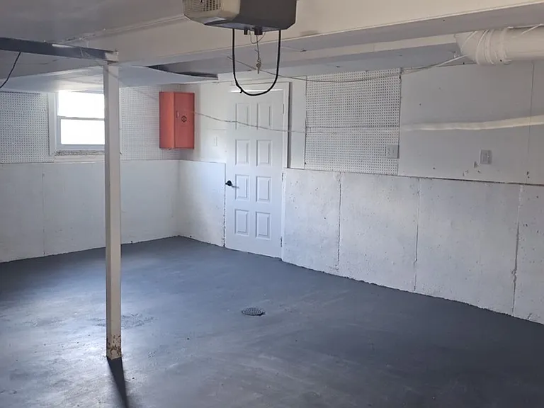 809 NE 74th St — Photo 38