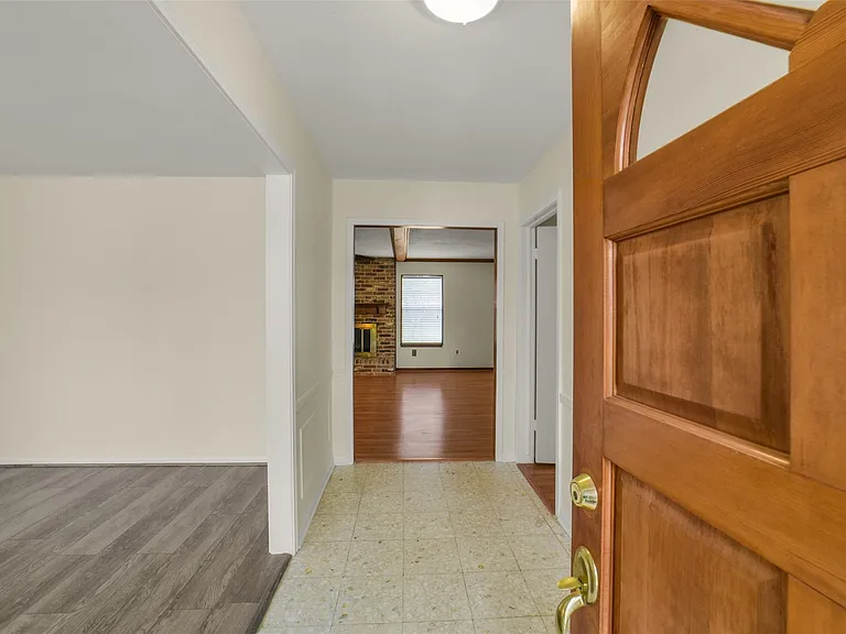 7818 Kleingreen Ln — Photo 3