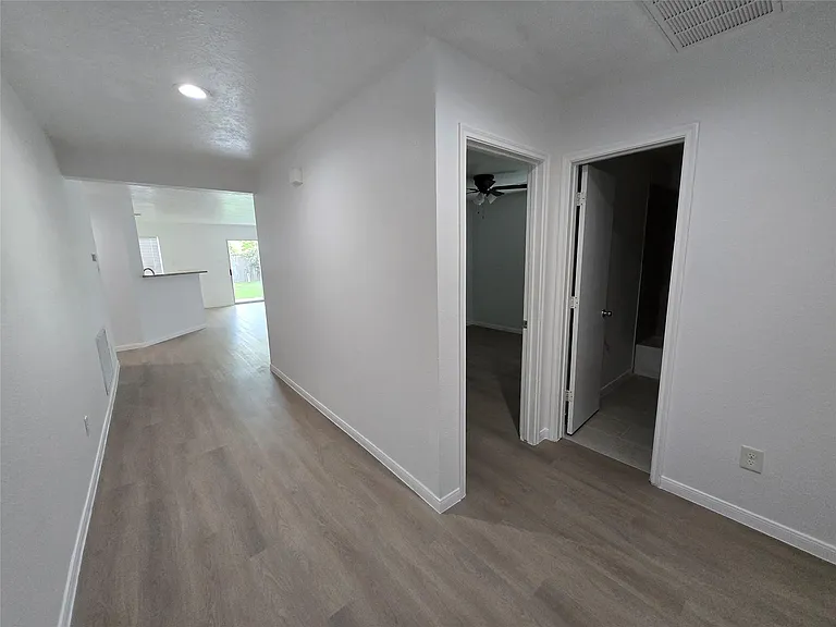 427 Remington Heights Dr — Photo 2