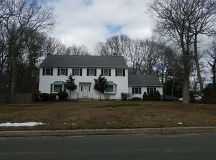 1 Pheasant Way, Shirley, NY 11967