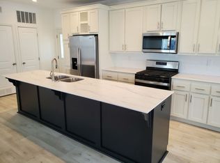 105 Village Cir #105, Sacramento, CA