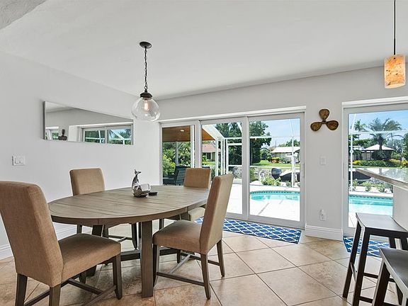 4th image of 2552 Longboat Dr