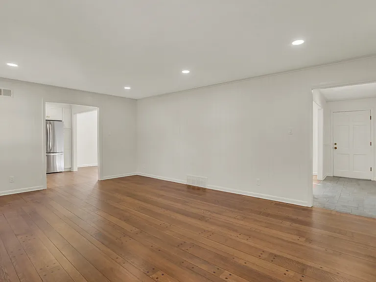 2058 Chatham Cv — Photo 18