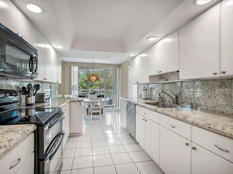 4201 N Ocean Blvd #203 — Photo 33
