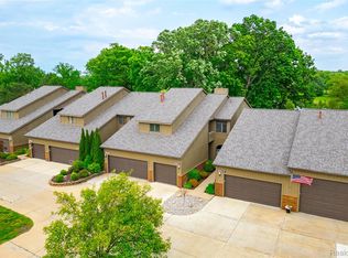 9921 Hawthorne Glen Dr, Grosse Ile, MI 48138