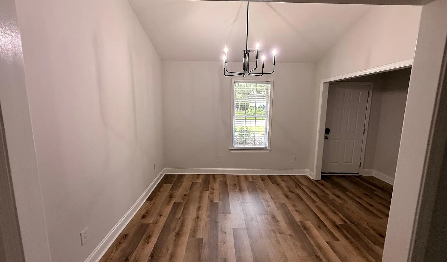 4 bed, 2313 sqft, $2,650 — Photo 2
