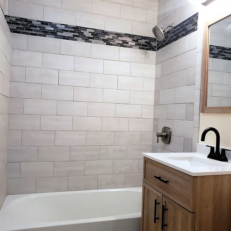 2 bed, 1.0 bath, 1000 sqft, $1,850 — Photo 1
