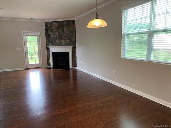 5th image of 3229 Yarmouth Ln