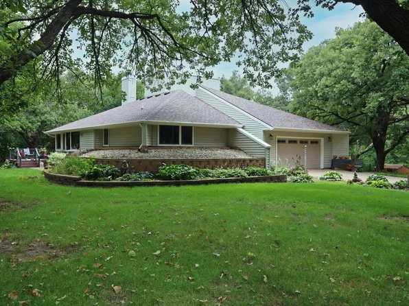 1827 381st Ave, Estherville, IA 51334