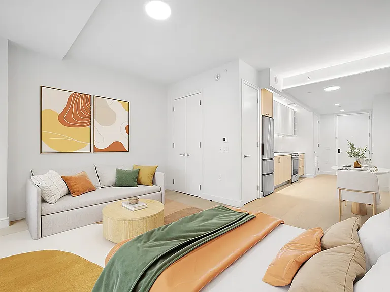 555 W 45th St #2C — Photo 3