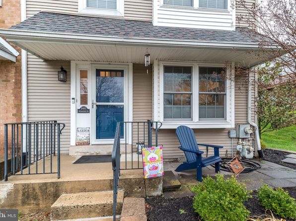 2401 Hillendale Dr, Norristown, PA 19403