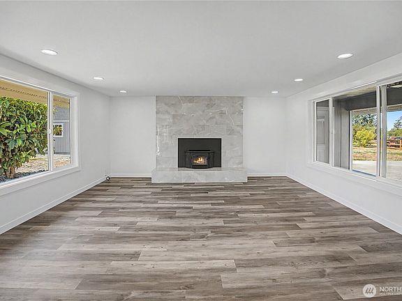 5th image of 921 W Oak Court