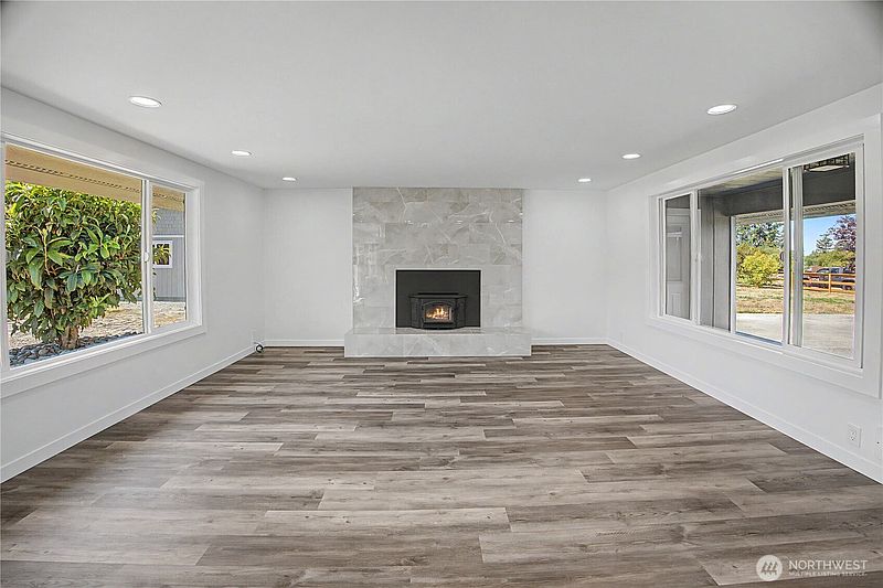 5th image of 921 W Oak Court