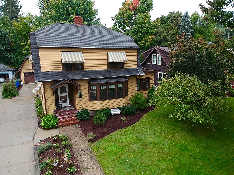 Beautiful Dutch Colonial 