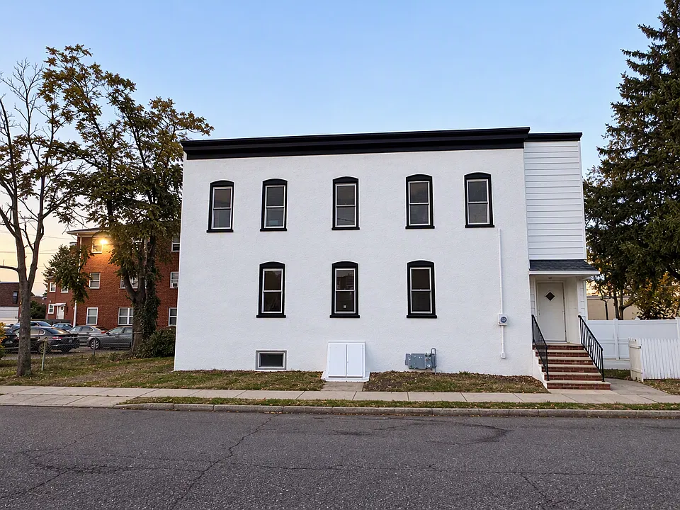 8 Carmer Ave