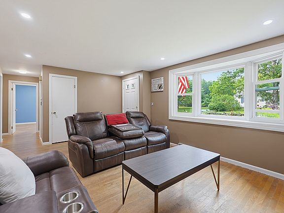 2nd image of 304 Primrose Hill Rd