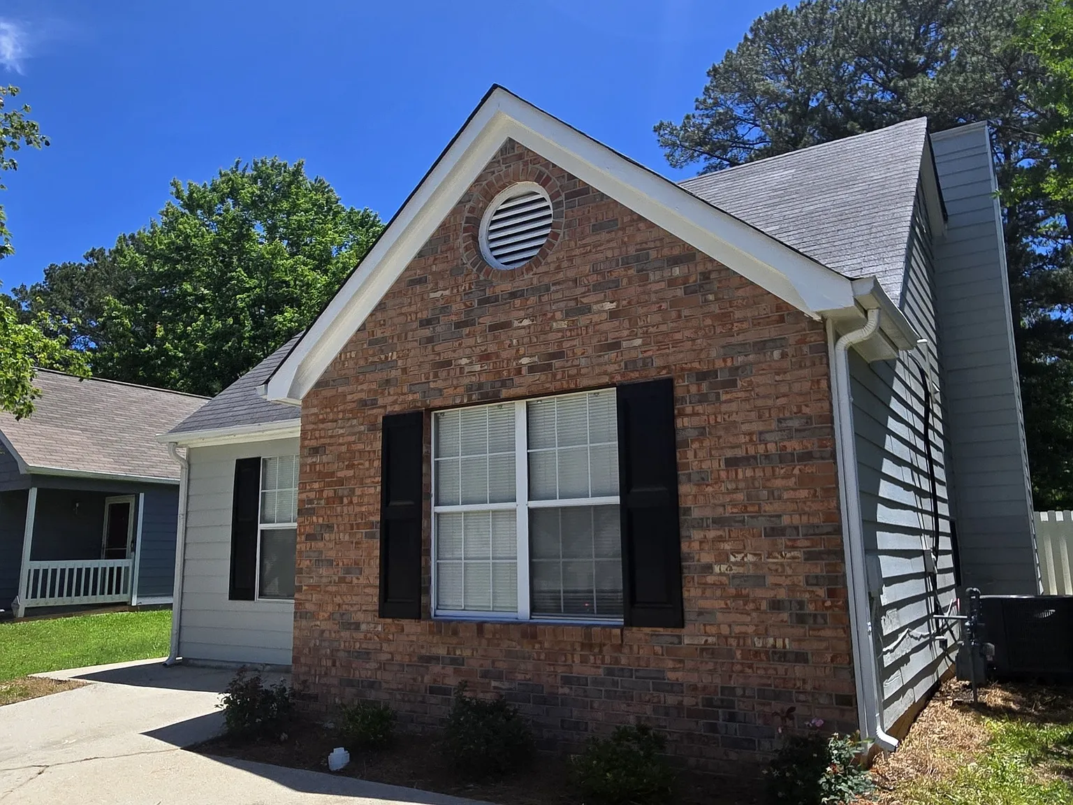 3 bed, 2.0 bath, 1184 sqft, $1,660 — Photo 2