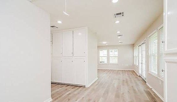 3rd image of 19811 Oak Branch Ct