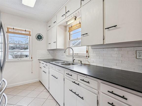 5th image of 2415 48th St