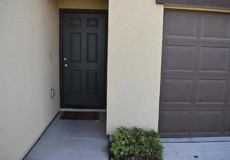 686 Phelps Dr — Photo 4