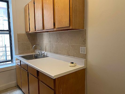 3rd image of 466 W 149th St APT 3