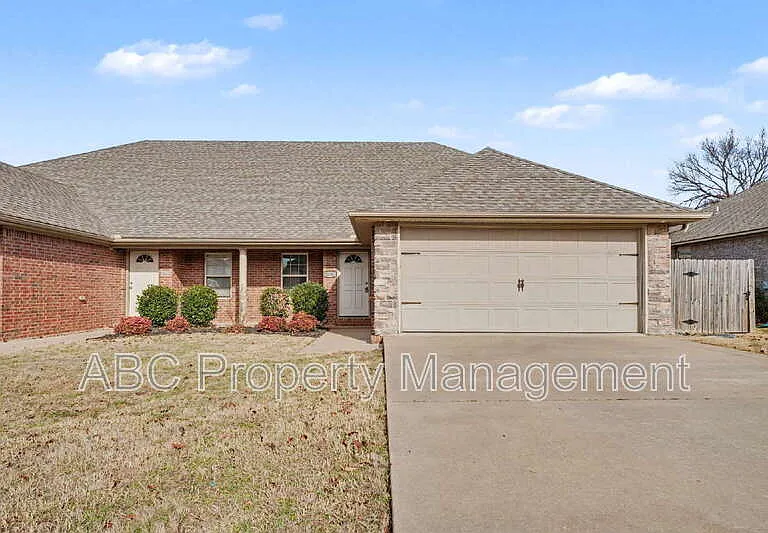 3006 SW Deerfield Blvd #2 — Photo 1