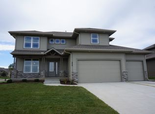 344 SE Golden Ln, Lees Summit, MO 64063