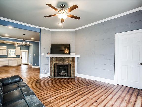 3rd image of 211 W Pembroke Ave